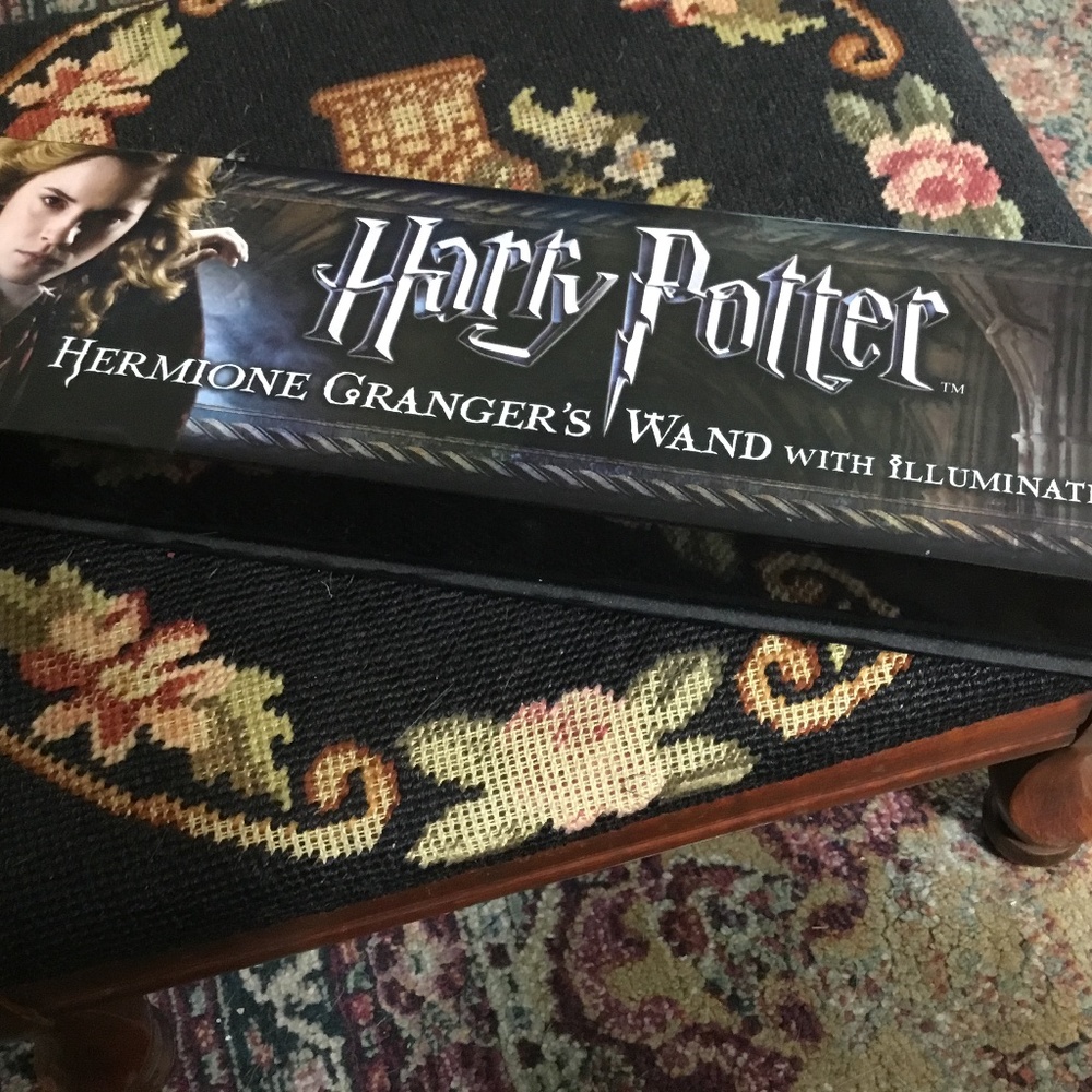 NIB The Noble Collection- Harry Potter Illuminating Wand- Hermione Granger